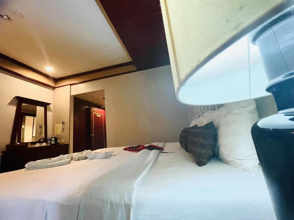 The Top Patong Resort. Bagian luar foto