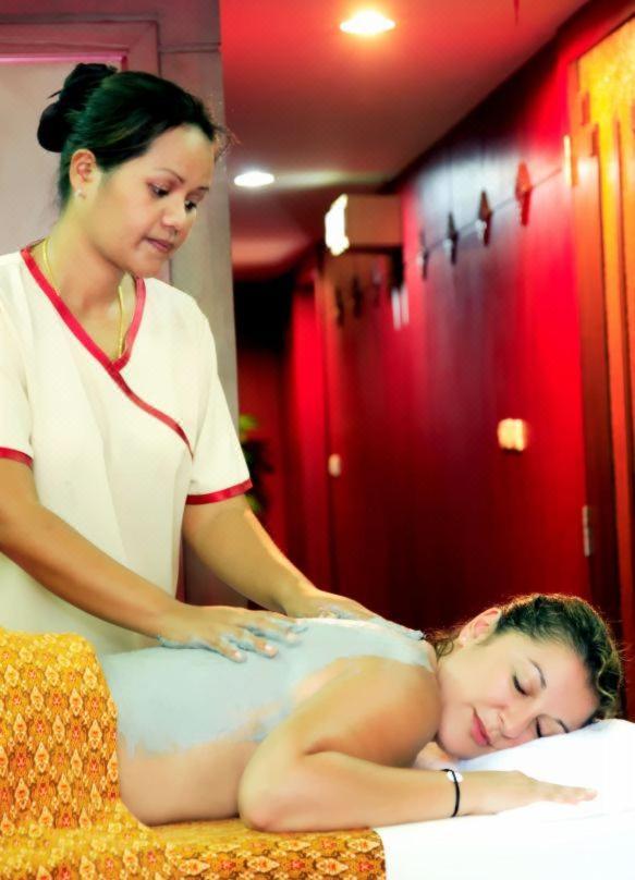 The Top Patong Resort. Bagian luar foto