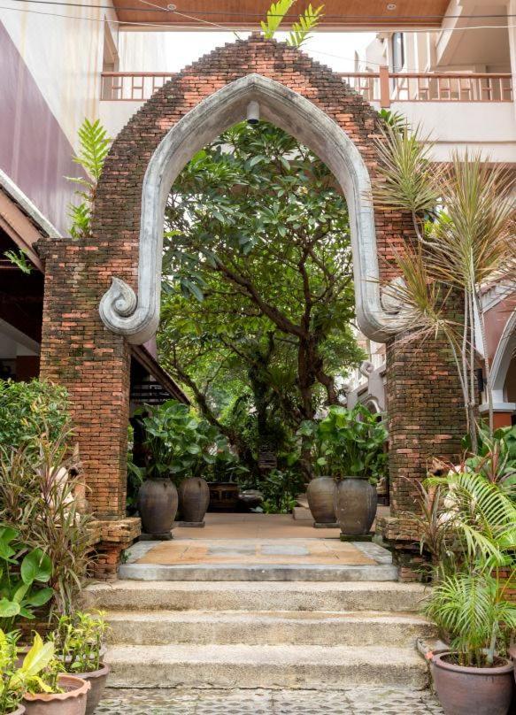 The Top Patong Resort. Bagian luar foto